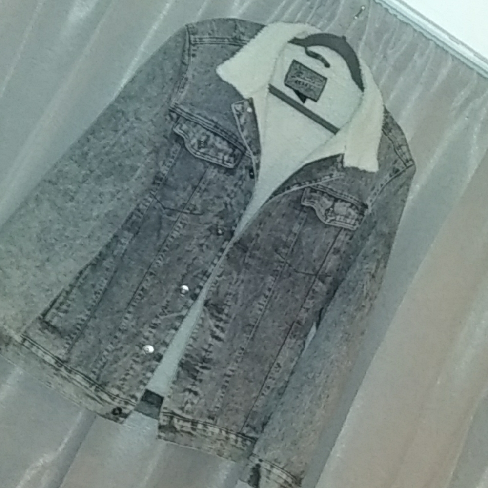 Denim jacket - Picture 2 of 3